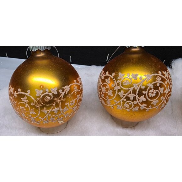 Vintage MCM Shiny Brite Gold and White Mica Stenciled Christmas Ornaments - Picture 3 of 7